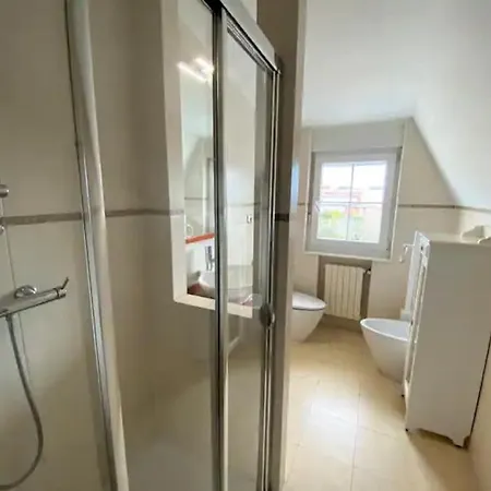 Con Piscina Privada 度假居 *