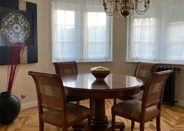 Con Piscina Privada *