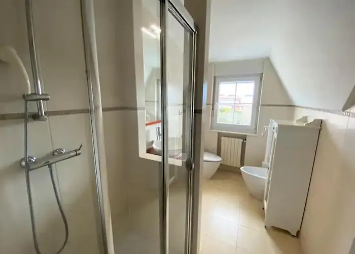 Con Piscina Privada 度假居 *