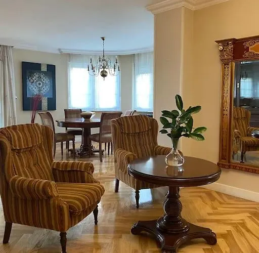 Con Piscina Privada 度假居 桑坦德