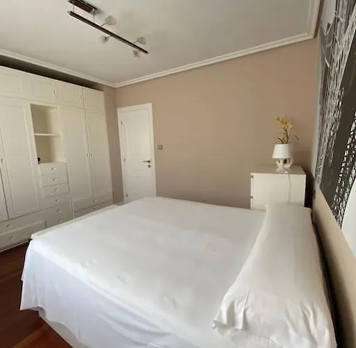 Con Piscina Privada 度假居 桑坦德